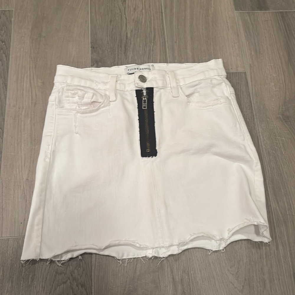 Flying Monkey Women’s White Jean Skirt With Black Zipper Size 26